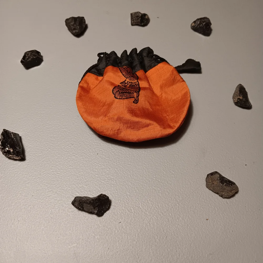 8 Obsidian grid crystals W/  Drawstring Pouch - Picture 2 of 5